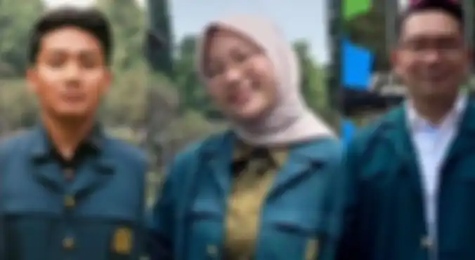 Eril, Zara dan Ridwan Kamil kenakan jaket almamater ITB 