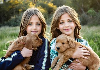 Disebut Miliki Bibit Unggul, Sepasang Anak Kembar Berusia 9 Tahun Ini Dinobatkan Sebagai Gadis Tercantik di Dunia