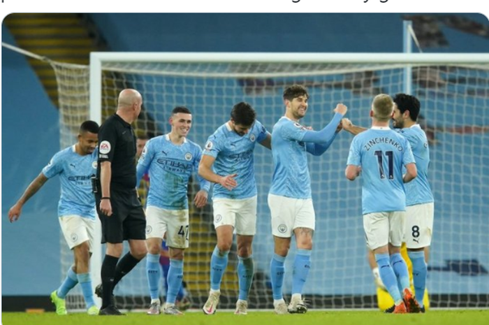 Momen pemain Manchester City merayakan gol yang dicetak John Stones dalam laga kontra Crystal Palace pada pekan ke-19 Liga Inggris 2020-2021.