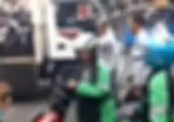 Tegang, Video Kericuhan Driver Ojol Lawan Dishub Gara-gara Motor Diangkut Karena Parkir Sembarangan