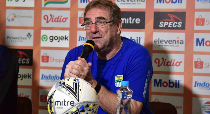 Pelatih Persib Bandung, Robert Rene Alberts.