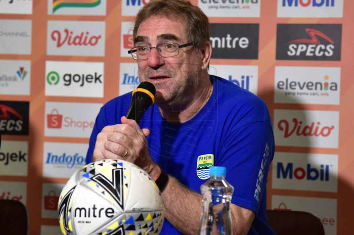 Pelatih Persib Bandung, Robert Rene Alberts.