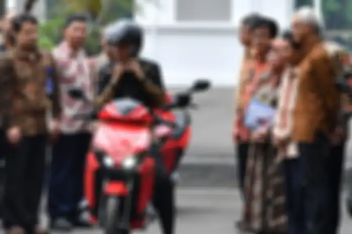 Presiden jajal Motor Listrik Gesits di Istana