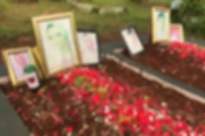 Makam Vanessa Angel dan Bibi Ardiansyah yang berlokasi di kawasan Ulujami, Pesanggrahan, Jakarta Selatan, Minggu (19/12/2021).