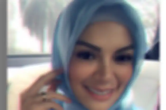 Nikita Mirzani berhijab