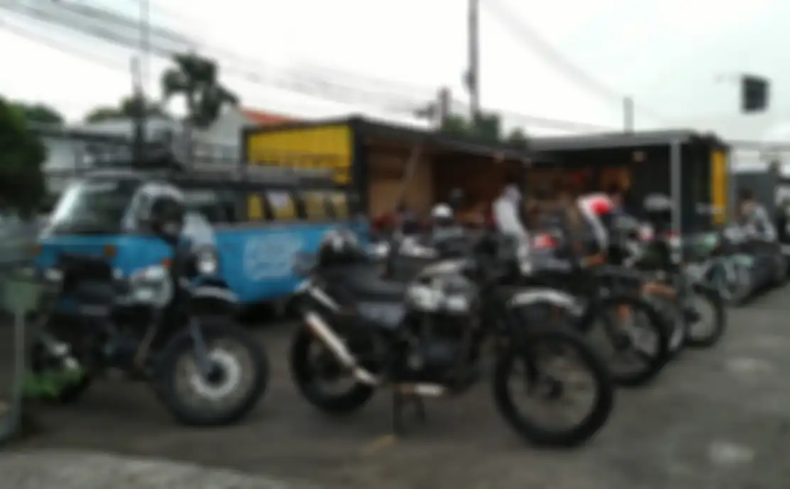 Ratusan pengendara Royal Enfield hadir di dealer Pejaten rayakan ulang tahun ketiga