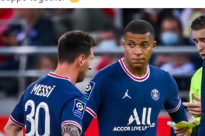 Lionel Messi (kiri) dan Kylian Mbappe (kanan) saat bermain untuk Paris Saint-Germain dalam laga kontra Reims pada pekan ke-4 LIga Prancis 2021-2022.