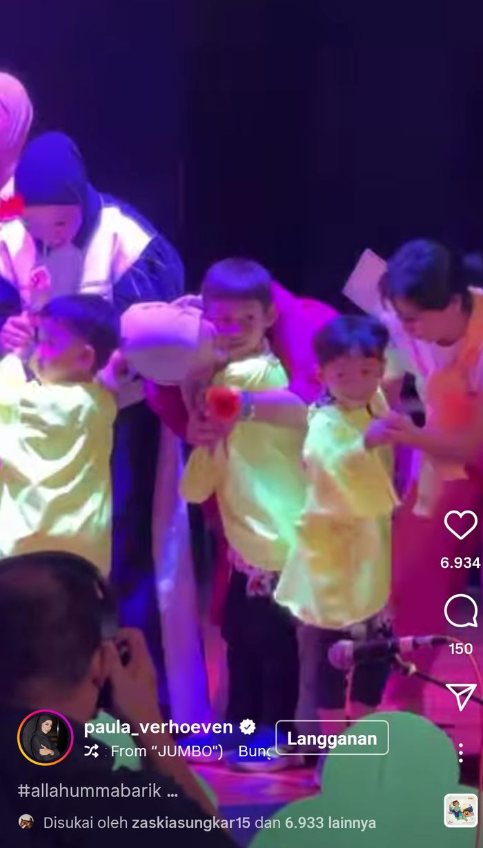 Paula Verhoeven menangis bertemua dua putranya, Kiano dan Kenzo.