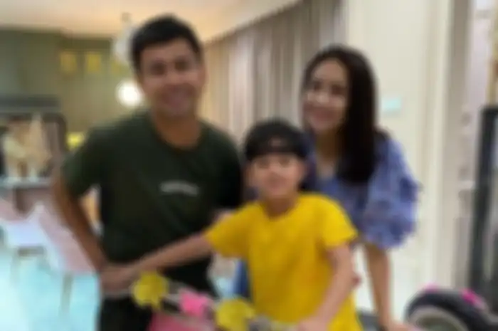 Nagita Slavina ,Raffi Ahmad dan Rafathar.