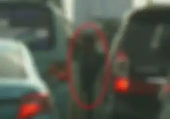 Tegang, Video Sopir Angkot Adu Jotos Lawan Pengojek Online, Helm dan Pukulan Mendarat di Kepala