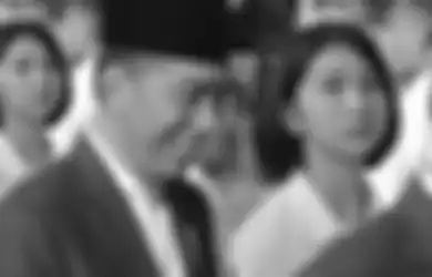 Berkulit Bersih dengan Tubuh Ramping, Serda Ambar Bangga Punya Ibu Penjual Sayur, Tetap Ikut Jualan Sang Bunda Saat Libur Meski Kini Jadi Pengawal Jokowi