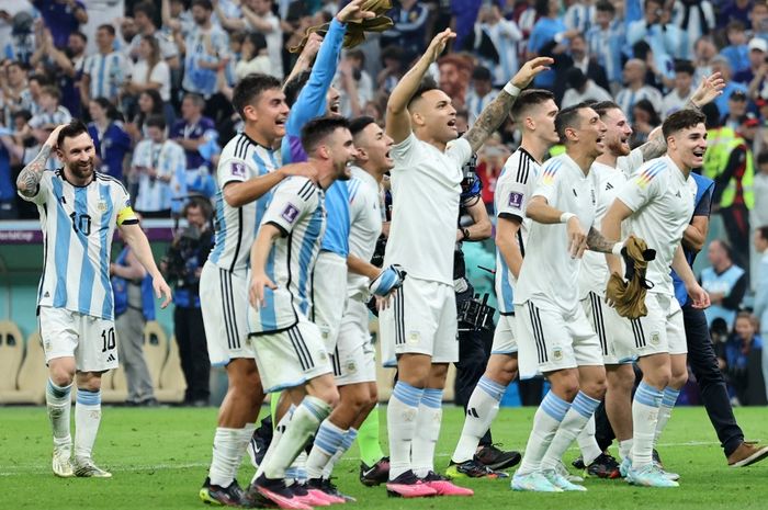 Lionel Messi dan kawan-kawan merayakan kemenangan timnas Argentina atas timnas Kroasia pada laga semifinal Piala Dunia 2022, Rabu (14/12/2022) dini hari WIB di Lusail Stadium.