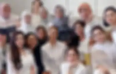 Pamer Foto Bareng Bestie, Unggahan Inul Daratista Kumpul dengan Geng Artis Sosialita Ini Bikin Gagal Fokus Gara-gara Penampakan 2 Sosok Ini, Netizen: Ada yang Nyempil