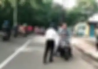 Video Petugas Dishub Hilang Wibawa Dimaki Pemotor yang Lawan Arah, Ban Bocor Jadi Alasan