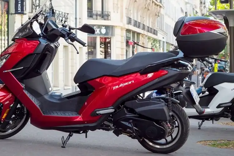 Jangan Gagal Paham, Inilah Yang Bedakan Top Box dan Side Box di Motor