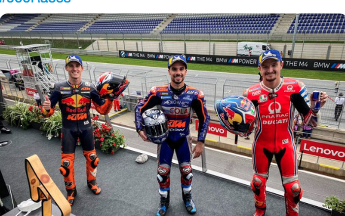 Pemenang MotoGP Styria 2020 ;  Podium ketiga Pol Espargaro (kiri), podium pertama Miguel Oliveira (tengah), dan podium kedua Jack Miller (kanan). 