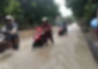 Mau Selamat Sampai Rumah Saat Naik Motor Kondisi Hujan? Simak 7 Hal Penting Ini