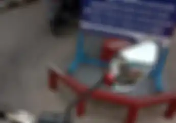 Ikut Aturan Saat Mengantri di Pom Bensin, Pemotor Ini Malah Jadi Tontonan