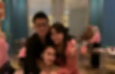 Bak Putri Keraton, Adik Ayu Ting Ting Resmi Bertunangan dengan Sang Pujaan Hati, Intip Potret Kompaknya dengan Keluarga!