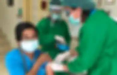 Program Vaksinasi Covid-19 Tetap Berjalan di Bulan Ramadan, Satgas Jawa Timur Sebut Meski Sudah Divaksin Belum Tentu Tidak Terpapar Virus Corona, Begini Penjelasannya