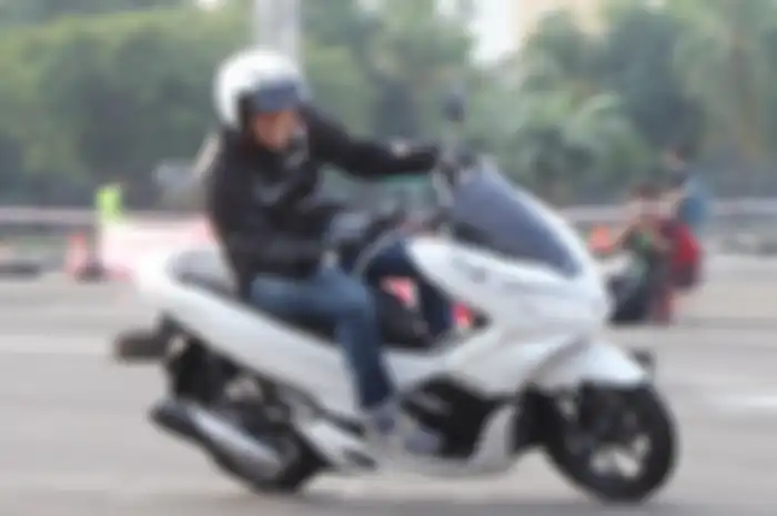 Ilustrasi test ride Honda PCX 150.