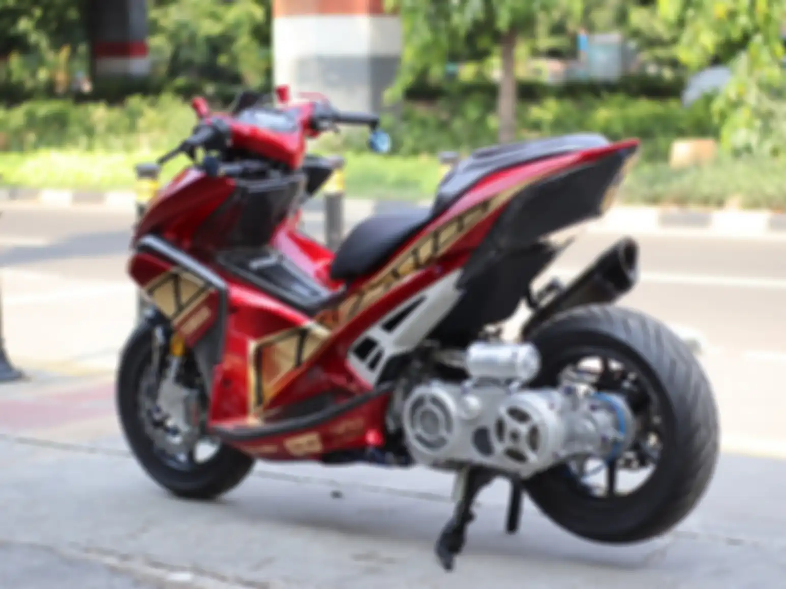 Bikin buritan Yamaha Aerox pakai undertail ala Yamaha R1M, segini modalnya.