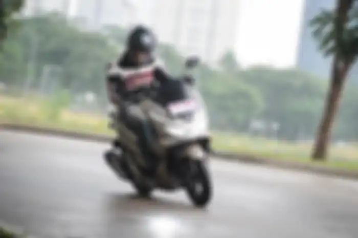 Ilustrasi Honda PCX 150. Honda PCX 150 lokal enggak menyala saat distarter, langsung cek kelistrikan.