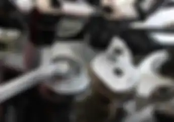 Sokbreker Depan Keras Ciri-ciri Komstir Oblak, Lah Apa Hubungannya?