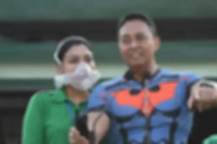 Istri Kepala Staf Angkatan Darat (KSAD) Jenderal TNI Andika Perkasa, Diah Erwiany Trisnamurti Hendrati Hendropriyono sempat mencuri perhatian karena masker yang dipakai