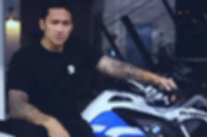 Tora Sudiro:  Menurut gue sih bukan tinggiin lagi pajaknya, tapi diratain semuanya juga harus bayar, masa gue bayar yang lain enggak sih 