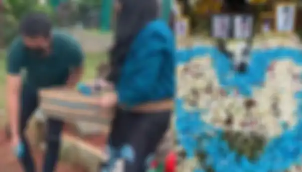 Jennifer Jill dan Ajun Perwira hiasi makam Vanessa Angel 