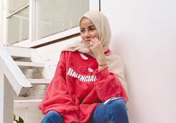 Biasa Kenakan Celana Jeans Ketat, Olla Ramlan Kini Terlihat Anggun dalam Balutan Rok Panjang, Intip Penampilannya yang Menawan!