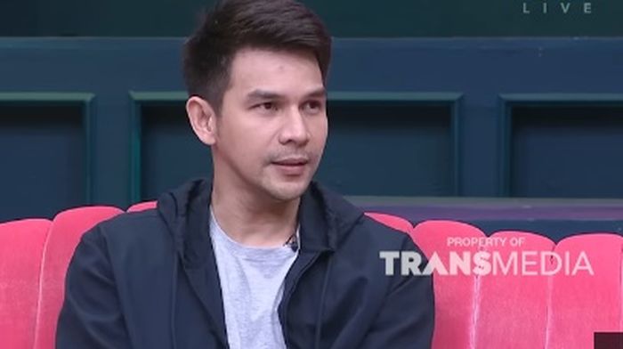 Jonathan Frizzy saat menjadi bintang tamu di acara Pagi-pagi Ambyar.