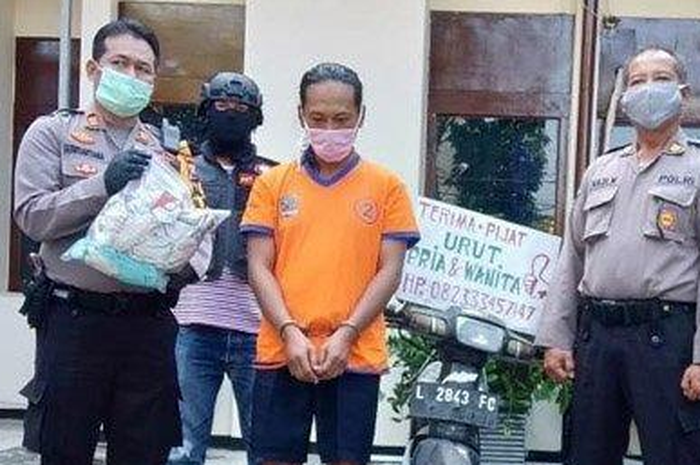 Tukang pijat keliling diduga setubuhi peyewa.