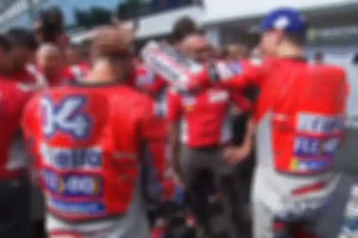 Jorge Lorenzo dan Andrea Dovizioso bergembira usai balap MotoGP Ceko.