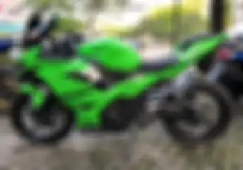 Kaki-kaki Kawasaki Ninja 250 Makin Kekar Mirip Moge ZX-10R, Modalnya Cuma Rp 450 Ribu Doang