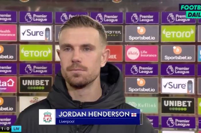 Kapten Liverpool, Jordan Henderson, menjalani wawancara seusai laga Liga Inggris kontra Southampton di Stadion St. Mary's, Senin (4/1/2020).