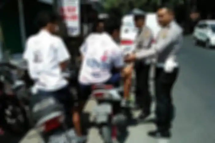 Pelajar SMP rayakan leulusan dengan konvoi