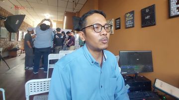Pengamat Sepak Bola Indonesia, Akmal Marhali, menyarankan agar PT Liga Indonesia Baru (LIB) bisa lebih tegas dalam membuat aturan musim depan dengan harapan masalah penunggakan gaji Liga 1 tak terulang lagi.