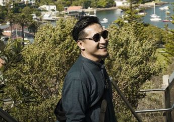 Komentari Foto Habib Rizieq Shihab Jadi Imam Polisi Saat Salat, Arie Untung: Satu Gambar Berjuta Makna