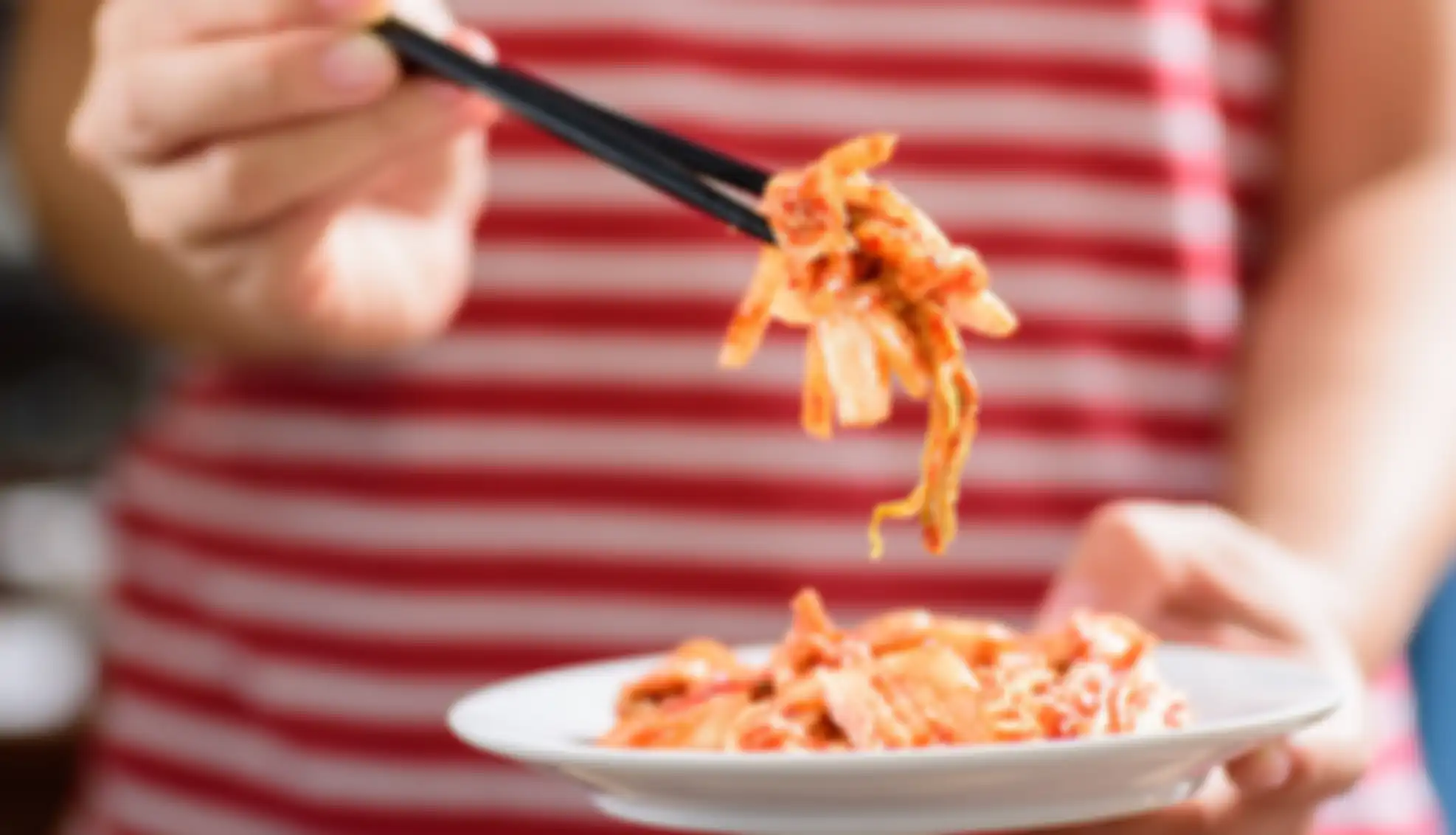 Makan kimchi