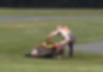 Benar-benar Tahan Banting, Terseret Motor di FP3 MotoGP Australia, Marc Marquez Tetap Tersenyum