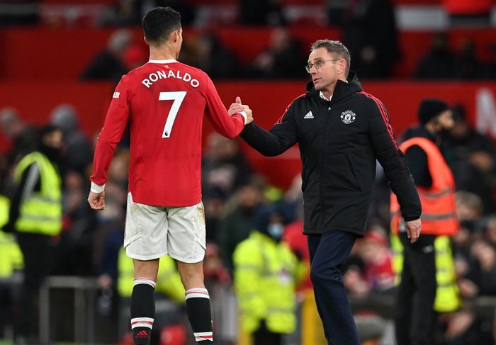 Cristiano Ronaldo dan Ralf Rangnick usai laga Manchester United.