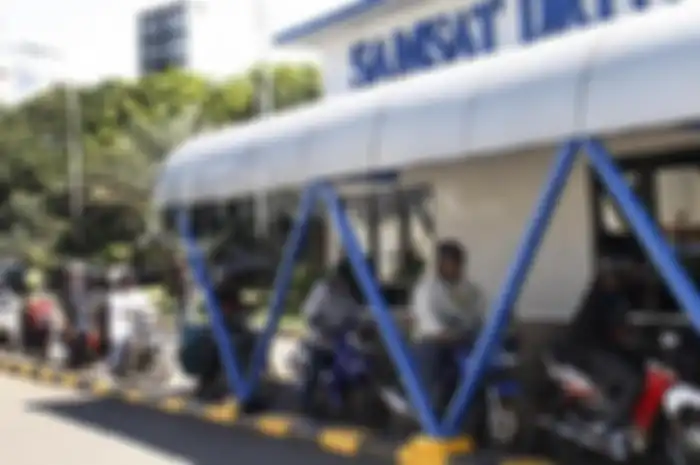Ilustrasi bayar pajak motor di Samsat.