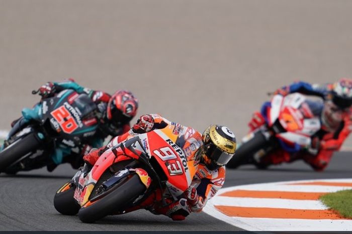 Marc Marquez (Repsol Honda/93) menjadi pemimpin lomba, diikuti Fabio Quartararo (Petronas Yamaha SRT) dan Jack Miller (Pramac Racing) dalam balapan MotoGP Valencia di Sirkuit Ricardo Tormo, Spanyol, 17 November 2019.