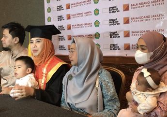 Usai Oki Setiana Dewi Menyandang Dua Gelar Doktor, sang Suami Dukung Kakak Ria RIcis Buat Jadi Profesor&nbsp;