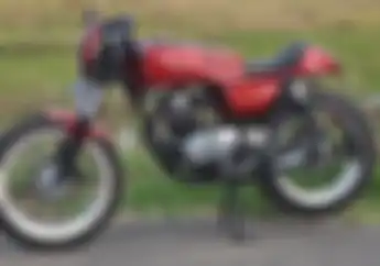 Honda CB 100 1977 di Modifikasi Jadi Dua Lubang exhaust, Keren!
