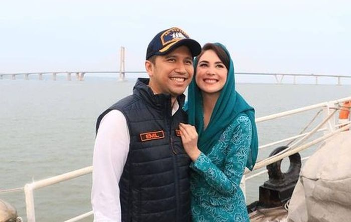 Emil Dardak dan Arumi Bachsin