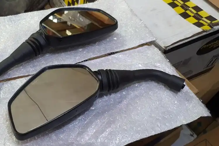 Yamaha Aerox Makin Kece Pakai Spion Pulsar 200NS, Harga Murah Tampilan Berubah