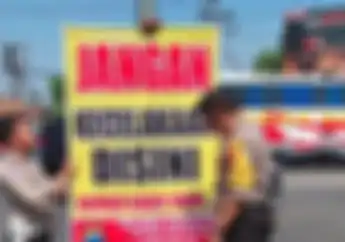 Baca Spanduk Himbauan dari Polsek Kertosono, Pemotor yang Hobi Ngebut Dijamin Ketakutan